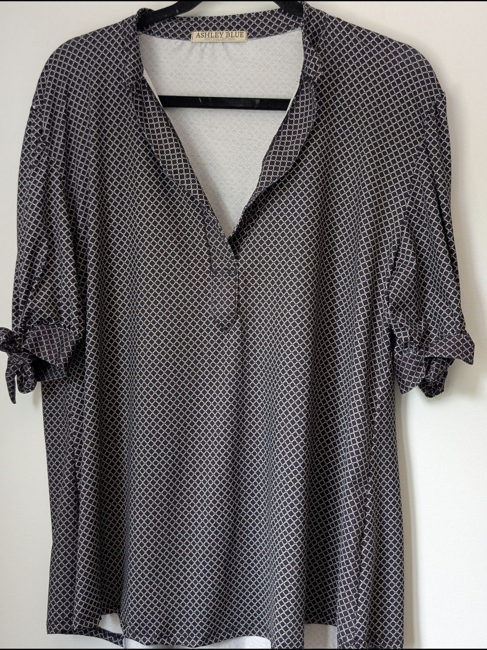 Ashley Blue Cute Black & White Geometric V Neck Tie-Sleeve Top Size 2XL
